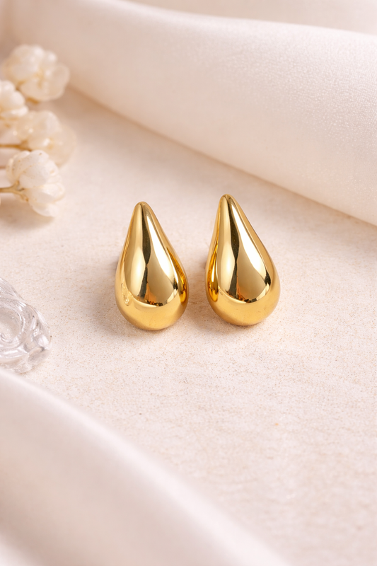 Minimalist Gold Teardrop Stud Earrings – Tarnish-Free, Waterproof, Elegant Everyday Jewelry