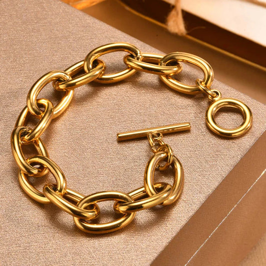 Elegant Toggle Clasp Chain Bracelet – Timeless Gold Luxury